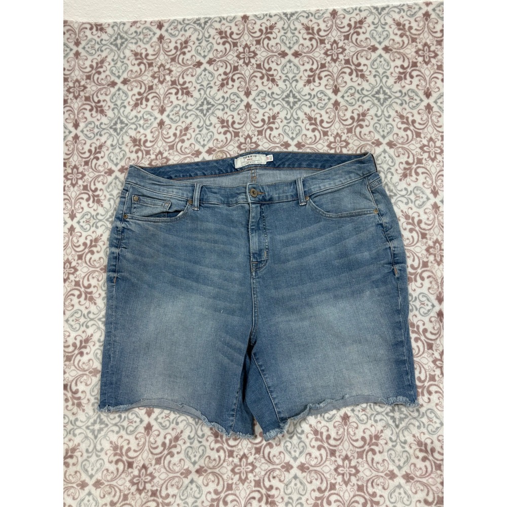 Torrid First At Fit Denim Shorts Size 22 Medium Wash Frayed Raw Hem Stretch